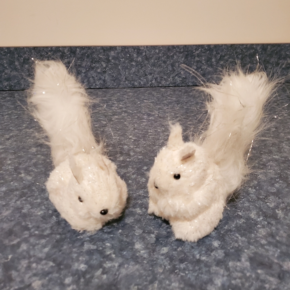 Pair of squirrel decorations
